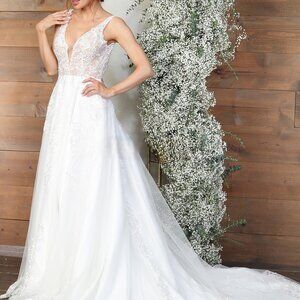 Off white wedding dress. Bridal gown